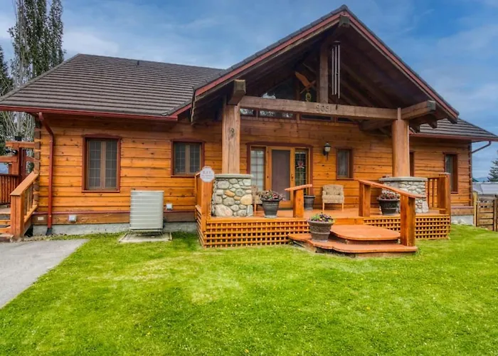 Pine Ridge, Log Home With Lake View And Backyard