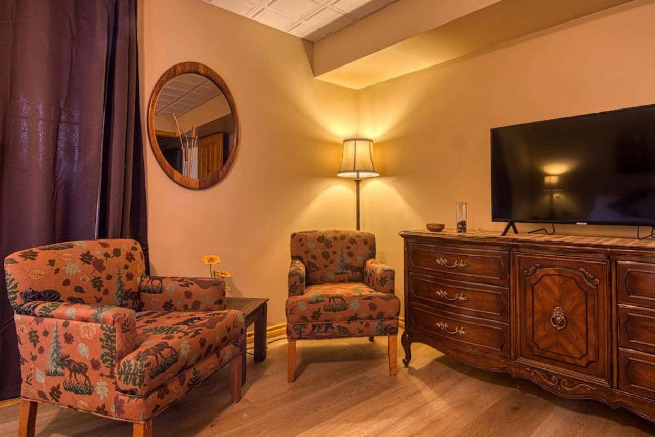 Holiday home Pine Ridge, Log With View And Backyard Invermere